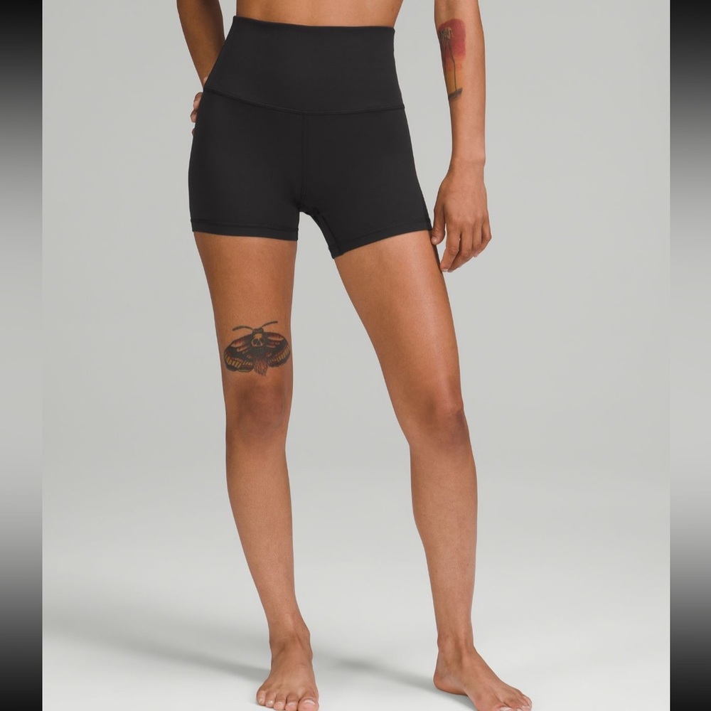 Lululemon Align 2” short in size 6 color black NWT